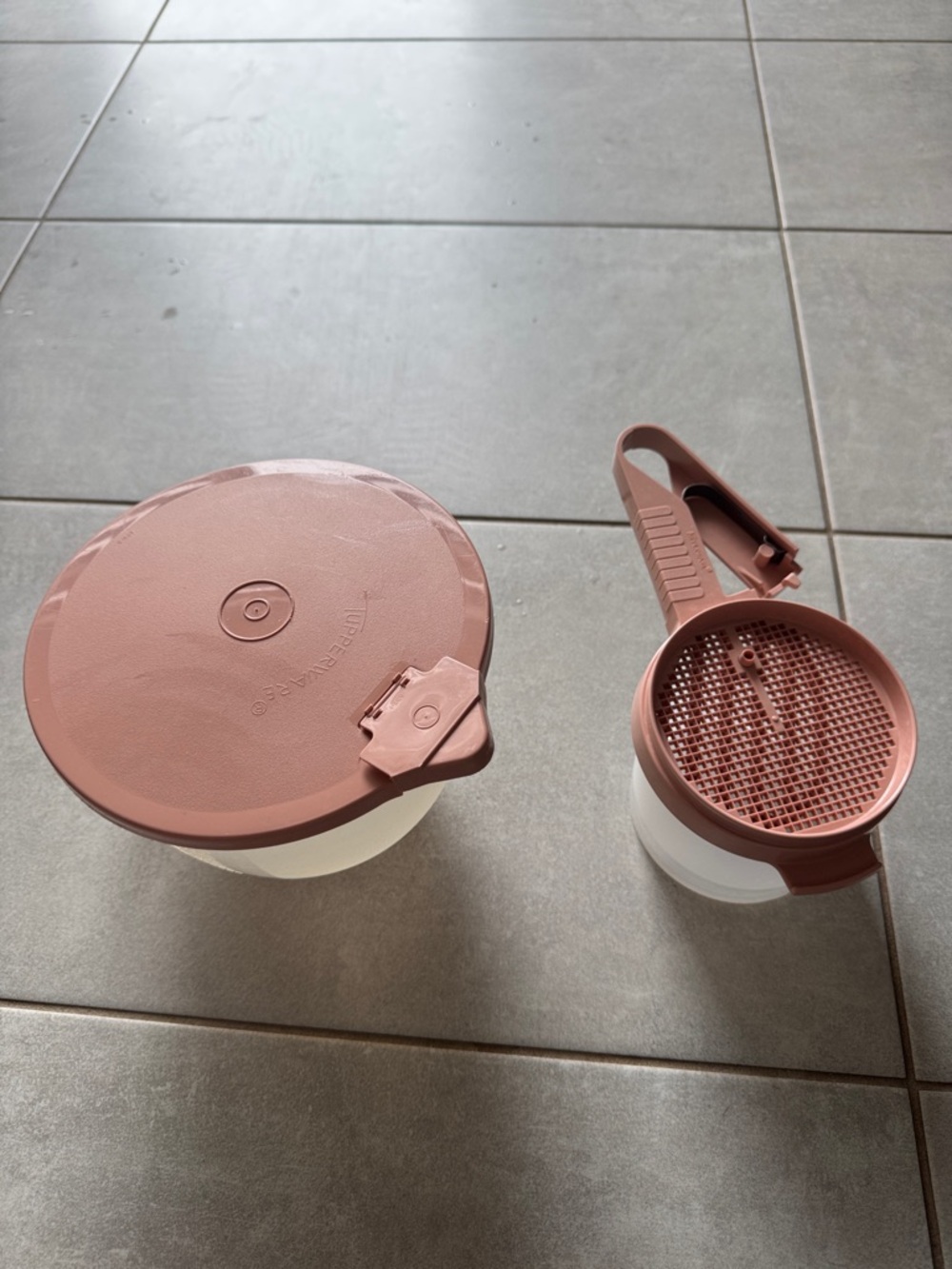 Tupperware Dusty Pink Measuring Cup and Lidded Sifter